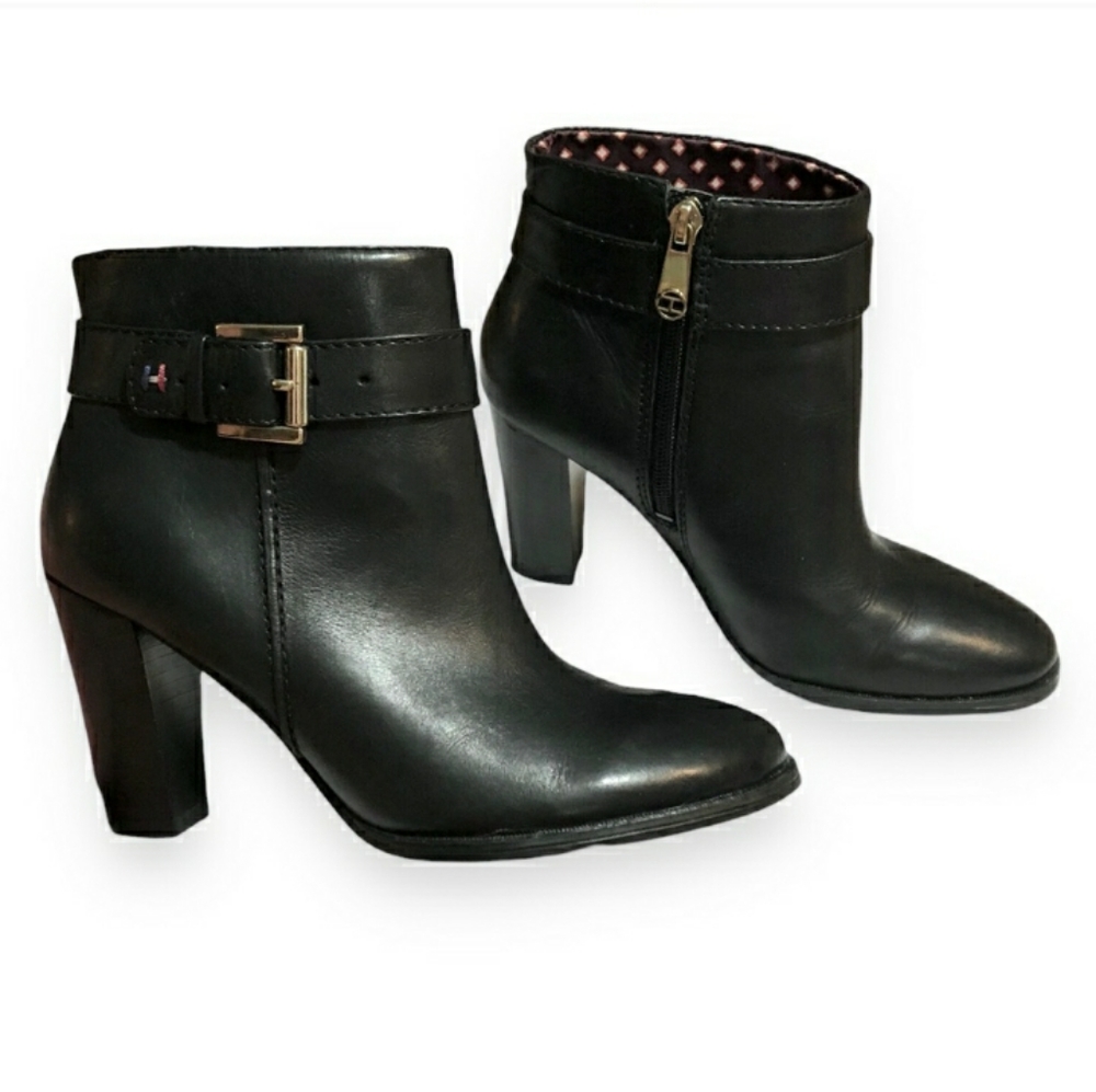 TOMMY HILFIGER Black Leather Stacked Heel Ankle Boot. EUC!